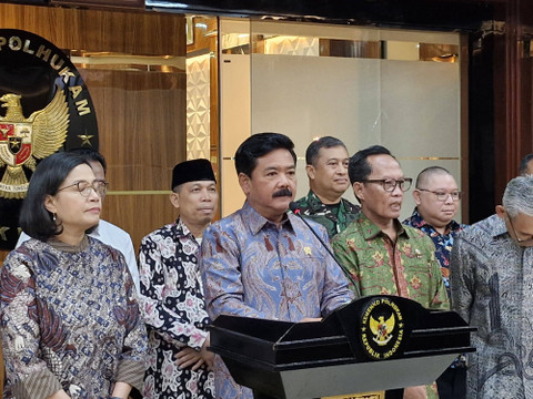 Menko Polhukam Hadi Tjahjanto memberikan keterangan usai penandatanganan berita acara penyerahan aset eks BLBI ke kementerian/lembaga. Foto: Nadia Riso/kumparan