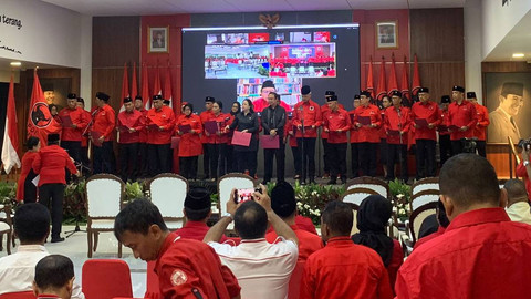Ketum PDIP Megawati Soekarnoputri melantik struktur Dpp baru yang diperpanjang hingga 2025. Foto: Paulina Herasmaranindar/kumparan