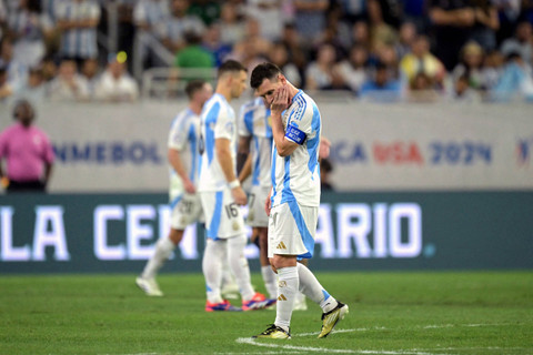 Pemain Timnas Argentina Lionel Messi saat melawan Timnas Ekuador pada pertandingan perempat final Copa America 2024 di Stadion NRG, Houston, Texas, Jumat (5/7/2024). Foto: Juan Mabromata/AFP