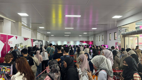 Keramaian di line antre untuk masuk ke Acara Yogyakarta X Beauty 2024 di Jogja Expo Center. Foto: Muhammad Hafiq/Pandangan Jogja