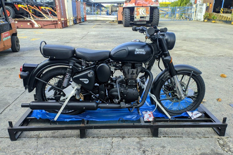 Lelang puluhan unit motor Royal Enfield. Foto: Lelang Raya