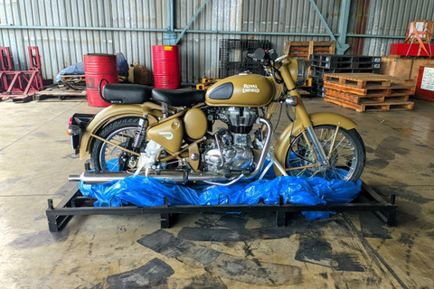 Lelang puluhan unit motor Royal Enfield. Foto: Lelang Raya
