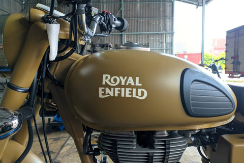 Lelang puluhan unit motor Royal Enfield. Foto: Lelang Raya
