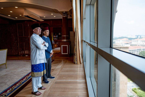 PM Malaysia Anwar Ibrahin mengajak Ustaz Abdul Somad ke kantornya, Jumat (5/7/2024). Foto: Instagram/@anwaribrahim_my