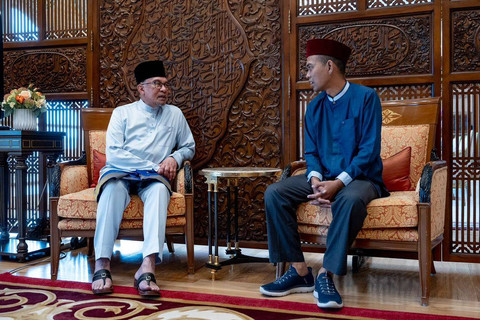 PM Malaysia Anwar Ibrahim mengajak Ustaz Abdul Somad ke kantornya, Jumat (5/7/2024). Foto: Instagram/@anwaribrahim_my