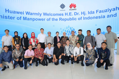 Jajaran Kemnaker dalam meet and greet bersama Huawei di Shenzhen, Tiongkok, Sabtu (6/7/2024). Foto: Dok. Kemnaker
