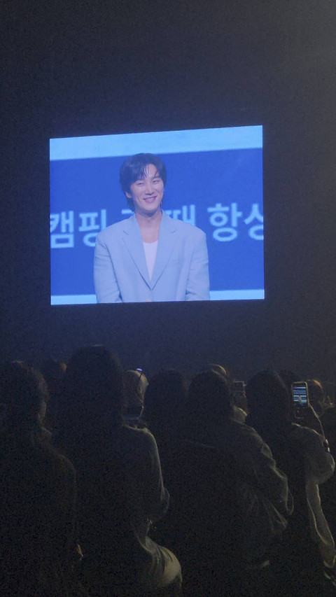 Penampilan Ahn Bo Hyun saat menggelar fan meeting Hello! in Jakarta yang digelae di Ballroom Pullman Central Park Jakarta, Sabtu (6/7/2024). Foto: Ela Nurlaela/kumparan