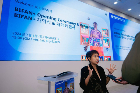 Produser asal Indonesia yang jadi juri utama project market BIFAN 2024, Yulia Evina Bhara dalam acara pembukaan BIFAN+. Foto: Poplicist/Arman Febryan