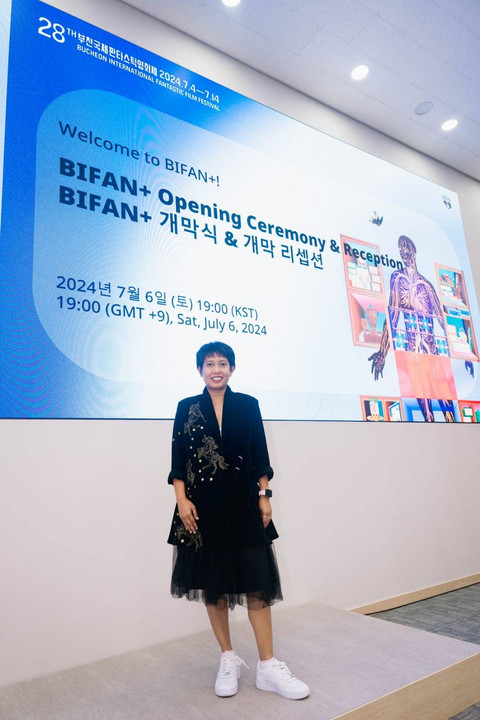 Produser asal Indonesia yang jadi juri utama project market BIFAN 2024, Yulia Evina Bhara dalam acara pembukaan BIFAN+. Foto: Poplicist/Arman Febryan