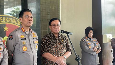 Kepala Harian Kompolnas, Benny Mamoto (tengah). Foto: kumparan