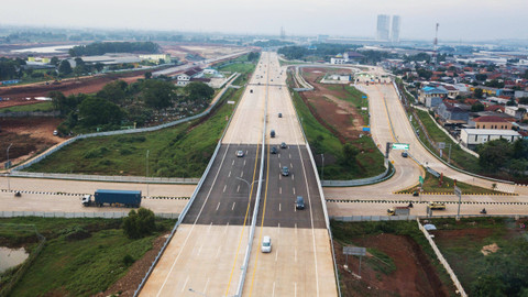 Foto udara sejumlah kendaraan melintas di jalan Tol Cimanggis-Cibitung, Setu, Kabupaten Bekasi, Jawa Barat, Rabu (10/7/2024). Foto: Fakhri Hermansyah/ANTARA FOTO