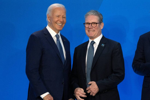 Pertemuan antara Perdana Menteri Britania Raya Keir Starmer dan Eks Presiden Amerika Serikat Joe Biden di Gedung Putih, Washington DC, AS. Foto: Stefan Rousseau/Pool via REUTERS