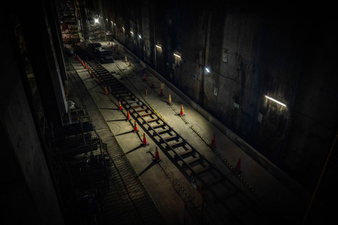 Suasana pembangunan jalur MRT Jakarta fase 2A CP 203 di terowongan bawah tanah Stasiun Kota, Jakarta, Kamis (11/7/2024). Foto: Bayu Pratama S/ANTARA FOTO