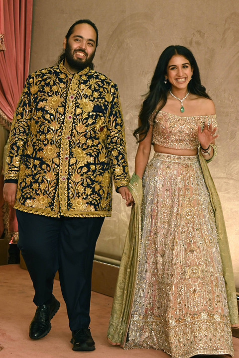 Anant Ambani dan Radhika Merchant. Foto: Sujit Jaiswal/AFP