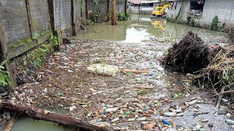 Persoalan kebersihan dan sampah masih jadi faktor yang menyebabkan Manado Kota Wisata masih sulit terwujud.