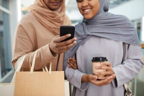 Ilustrasi meneliti dan menyeleksi berita, serta tidak tergesa-gesa dalam memutuskan sesuatu dinamakan. Foto: Pexels/Werner Pfennig