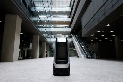 Ilustrasi robot pelayan. Foto: REUTERS/Heo Ran