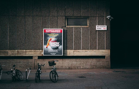 Ilustrasi Mengapa Gambar dan Warna pada Poster Harus Menarik. Sumber Unsplash/Jeremy Downes