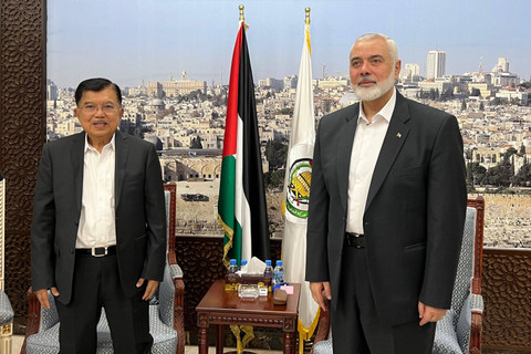 Ketua DMI sekaligus Wapres ke-10 dan 12 RI Jusuf Kalla bertemu Pemimpin Tertinggi Hamas Ismail Haniye. Foto: Tim Media Jusuf Kalla