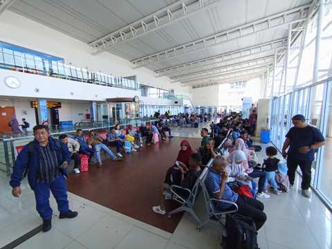 Penumpang di Bandara Radin Inten II Lampung. | Foto: Istimewa