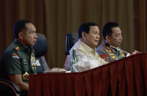 Menteri Pertahanan sekaligus Presiden terpilih, Prabowo Subianto, memberikan pembekalan kepada 906 calon perwira remaja (capaja) TNI-Polri tahun 2024, Sabtu (13/7/2024). Foto: Instagram @prabowo