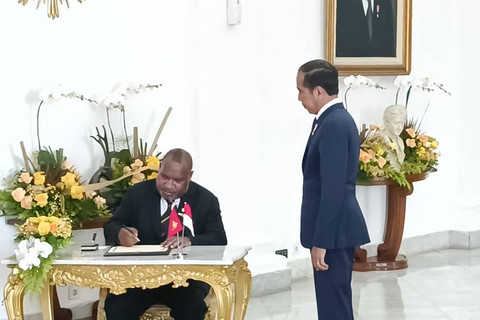 Presiden Joko Widodo menerima kunjungan kenegaraan Perdana Menteri (PM) Papua Nugini, James Marape di Istana Kepresidenan Bogor, Jawa Barat, Senin (15/7/2024). Foto: Zamachsyari/kumparan