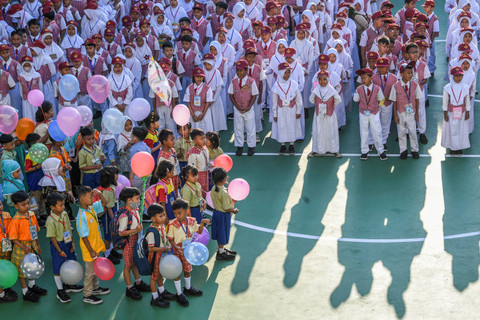 Sejumlah siswa mengikuti masa pengenalan lingkungan sekolah di SDN Pakualam 01, Tangerang Selatan, Banten, Senin (15/7/2024). Foto: Galih Pradipta/ANTARA FOTO