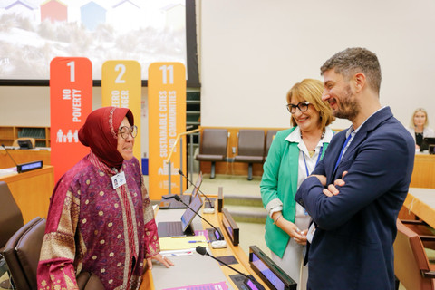 Mensos Tri Rismaharini bertemu Emilia Saiz yang mewakili Global Taskforce of Local and Regional Governments (GTF LRG) dan sekaligus UCLG Secretary General di Markas Besar PBB, New York, Kamis (11/7/2024). Foto: Dok. Istimewa