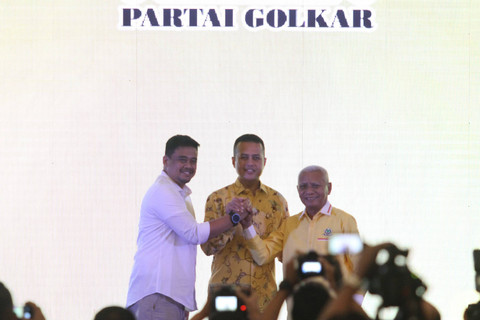 Wali Kota Medan Bobby Nasution (kiri), Ketua DPD Golkar Sumut Musa Rajekshah (tengah) dan Bupati Asahan Surya (kanan) di JW Marriot, Kota Medan, Senin (15/7/2024). Foto: Dok. Golkar