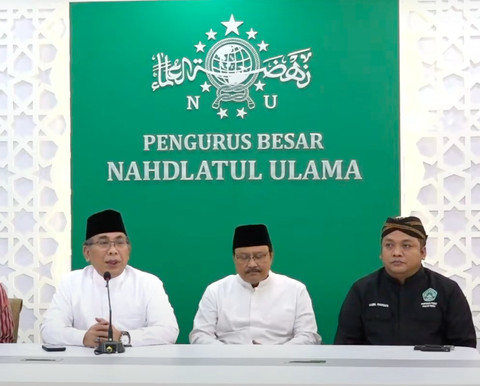 Ketum PBNU Gus Yahya (kiri) dalam jumpa pers di Jakarta pada Selasa 17 Juli 2024. terkait 5 tokoh muda NU yang ke Israel. Foto: Dok PBNU