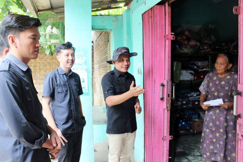 Bawaslu kabupaten Pesawaran saat melakukan pengawasan coklit di Kabupaten Pesawaran. | Foto: Istimewa
