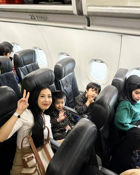 Mami Louisse saat hendak berlibur dengan keluarga. Foto: dok. Istimewa