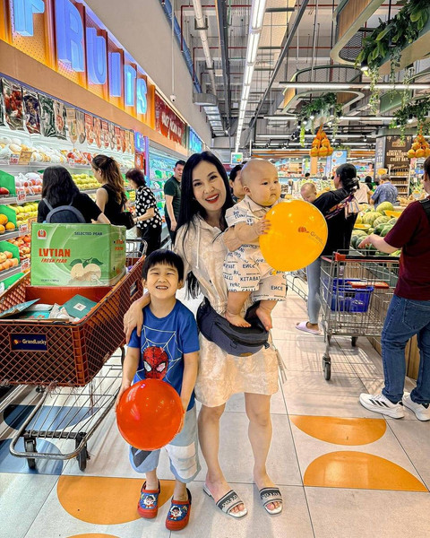 Momen Mami Louisse belanja bersama anak. Foto: dok. Istimewa