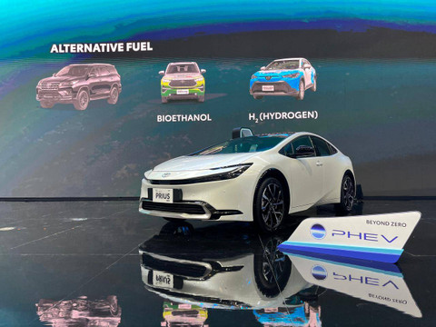 Toyota perkenalkan Prius Hybrid EV dan Prius Plug-in Hybrid EV di GIIAS 2024. Foto: Fitra Andrianto/kumparan