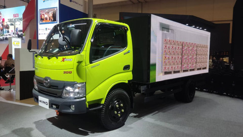 Hino Motor Sales Indonesia luncurkan seri truk baru di pameran GIIAS 2024.  Foto: Aditya Pratama Niagara/kumparan
