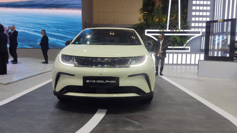 Varian baru mobil listrik BYD Dolphin Dynamic dan BYD Atto 3 Advanced meluncur di GIIAS 2024.  Foto: Aditya Pratama Niagara/kumparan