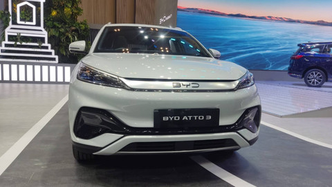 Varian baru mobil listrik BYD Dolphin Dynamic dan BYD Atto 3 Advanced meluncur di GIIAS 2024.  Foto: Aditya Pratama Niagara/kumparan