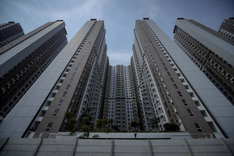 Apartemen Tokyo Riverside difoto dari Jalan Pipa di Desa Lemo, Kecamatan Teluk Naga, Kabupaten Tangerang, Banten. Foto: Jamal Ramadhan/kumparan