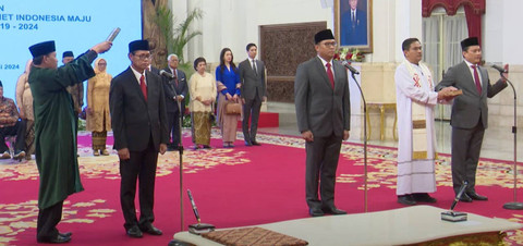 Presiden Joko Widodo melantik tiga Wakil Menteri di Istana Negara, Jakarta, Kamis (18/7/2024). Foto: YouTube/Sekretariat Presiden