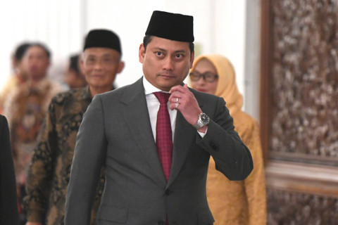 Wakil Menteri Keuangan Thomas Djiwandono bersiap memberikan keterangan usai dilantik oleh Presiden Joko Widodo di Istana Negara, Jakarta, Kamis (18/7/2024). Foto: Hafidz Mubarak A/ ANTARA FOTO