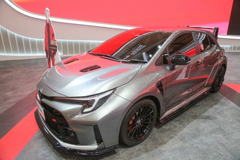 Mobil GR Corolla di booth Toyota di pameran otomotif Gaikindo Indonesia International Auto Show atau GIIAS 2024 di ICE BSD, Tangerang, Kamis (18/7). Foto: Aditia Noviansyah/kumparan