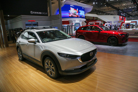 Mobil Mazda CX-30 di pameran otomotif Gaikindo Indonesia International Auto Show atau GIIAS 2024 di ICE BSD, Tangerang, Kamis (18/7). Foto: Aditia Noviansyah/kumparan