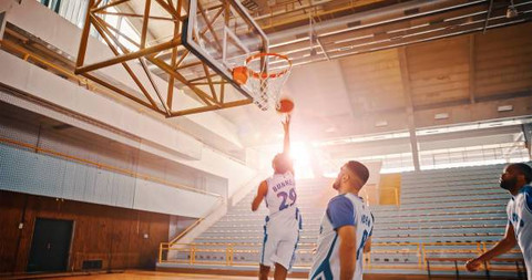 Ilustrasi Bentuk Gerakan Lengan Saat Melakukan Lay Up Shoot Bola Basket Adalah, Foto: Unsplash/simonkr.