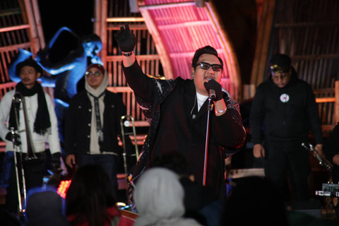 Ring of Fire Project feat Brasszigur Brassband & Daru Ndarboy tampil di Jazz Gunung Bromo 2024 yang diselenggarakan di Jiwa Jawa Resort, Probolinggo, Jawa Timur, Jumat (19/7/2024). Foto: Dicky Adam Sidiq/kumparan
