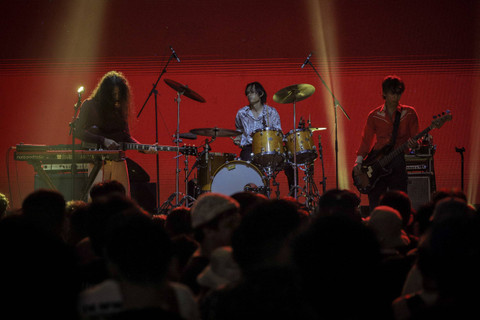 The SIGIT tampil di panggung PARK pada gelaran musik We The Fest 2024 di GBK Sport Complex, Jakarta, Jumat (19/7/2024). Foto: Jamal Ramadhan/kumparan