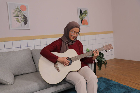 Gitar akustik Yamaha Storia I. Foto: Jamal Ramadhan/kumparan