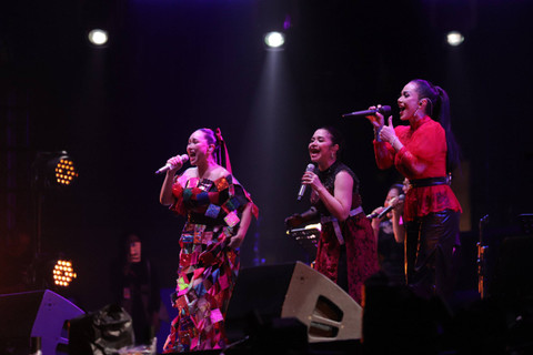 Ruth Sahanaya, Titi DJ, dan Krisdayanti yang tergabung dalam grup musik 3 Diva tampil dalam We The Fest 2024 di kompleks Stadion Gelora Bung Karno, Jakarta, Sabtu (20/7/2024). Foto: Jamal Ramadhan/kumparan