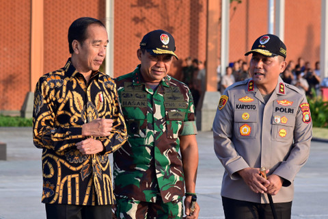 Presiden Joko Widodo berangkat kunjungan kerja ke Jawa Timur. Foto: Muchlis Jr/Biro Pers Sekretariat Presiden