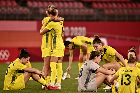 Pemain Timnas Wanita Australia usau kalah melawan Amerika Serikat pada pertandingan perebutan medali perunggu Olimpiade Tokyo 2020 di Stadion Ibaraki Kashima, Jepang, pada 5 Agustus 2021. Foto: JEFF PACHOUD/AFP