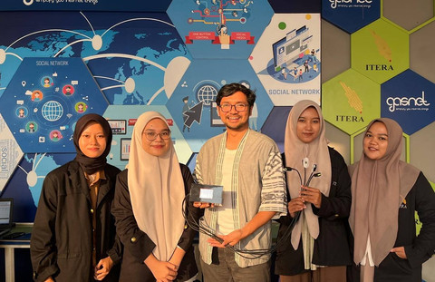 Tim PKM-KC mahasiswa Itera yang berhasil mengembangkan inovasi Spine Assessment. | Foto: Humas Itera